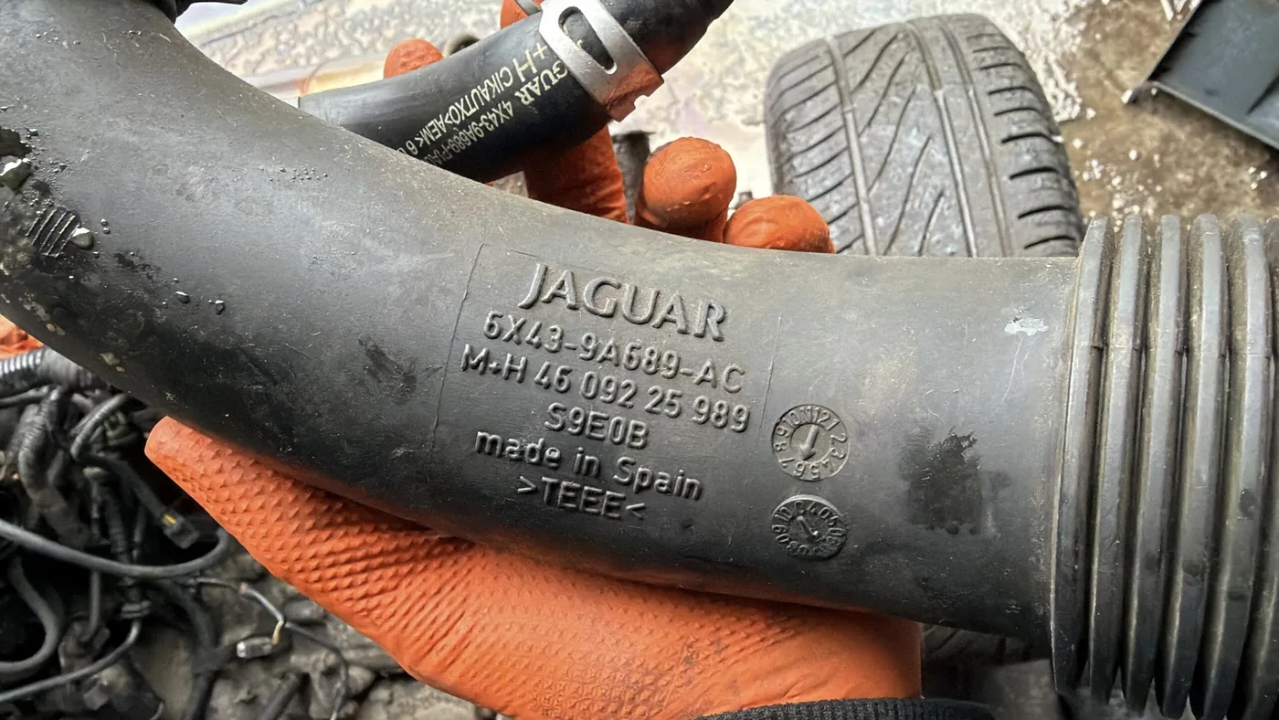 Jaguar X-Type 2.0 & 2.2 Diesel Manual Turbo Upper Hose, photo 2